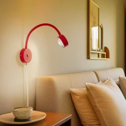 Lindby wandlamp Jyla, rood/wit, lens, 3000K, GX53, flexibele arm