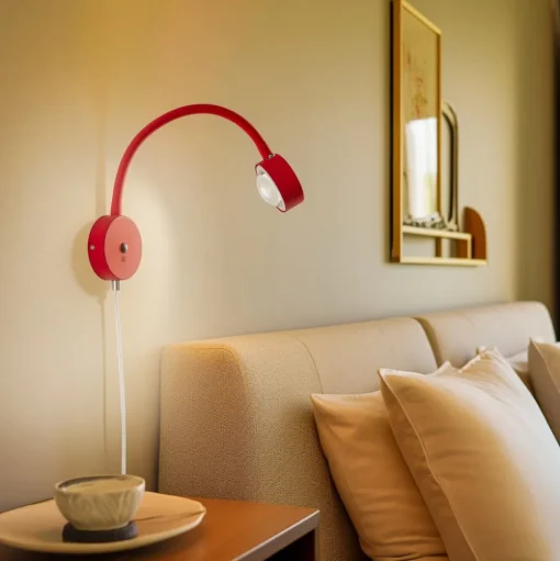 Lindby wandlamp Jyla, rood/wit, lens, 3000K, GX53, flexibele arm