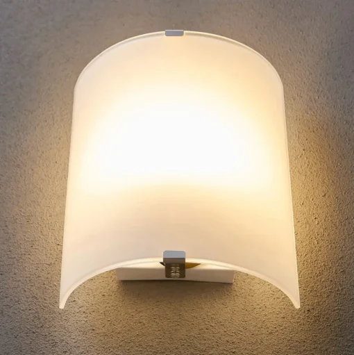 Lindby wandlamp Phil, wit, glas, hoogte 21cm