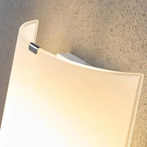Lindby wandlamp Phil, wit, glas, hoogte 21cm