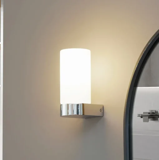 Lucande Basolo badkamer wandlamp, chroom, hoogte 17,2 cm, glas