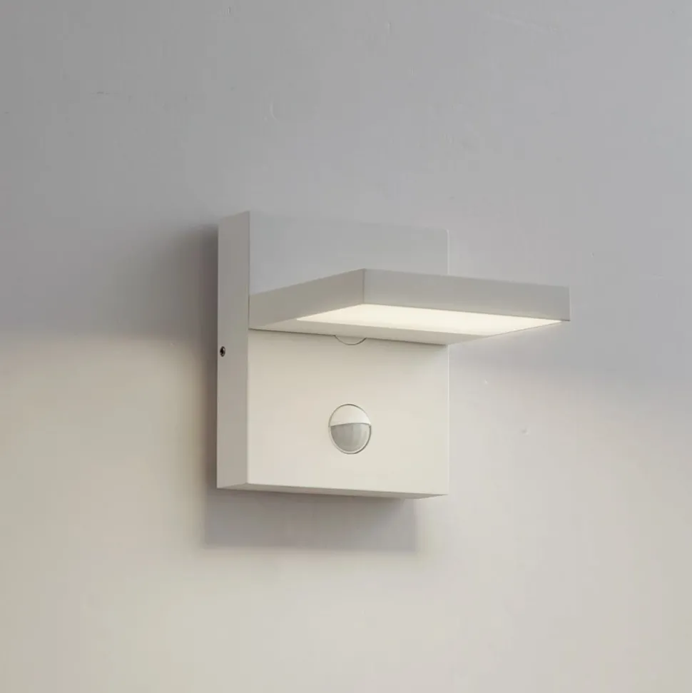 Lucande LED buiten wandlamp Silvan, wit, sensor, IP54, 16cm