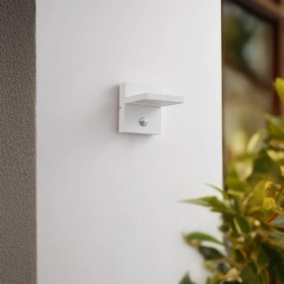 Lucande LED buiten wandlamp Silvan, wit, sensor, IP54, 16cm