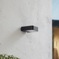 Lucande LED buitenwandlamp Dava op zonne-energie, hoogte 5 cm, sensor