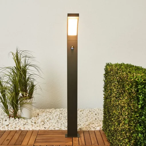 Lucande LED tuinpadverlichting Juvia, 100 cm, bewegingsmelder, IP54