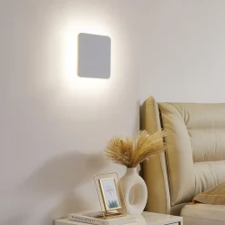 Lucande LED wandlamp Elrik, wit, 22 cm hoog, metaal
