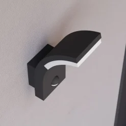 Lucande LED wandlamp Timm, sensor, 20cm, antraciet, IP54