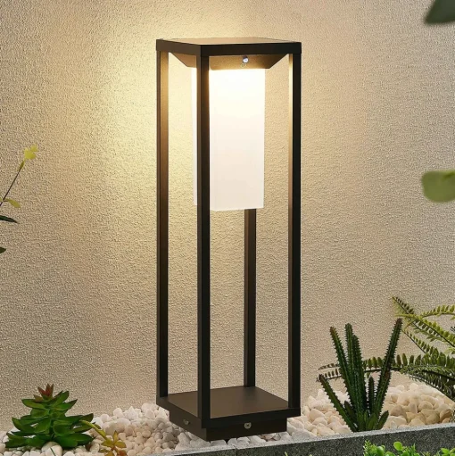 Lucande LED-zonnevoetlamp Eliel, hoogte 50 cm, zwart