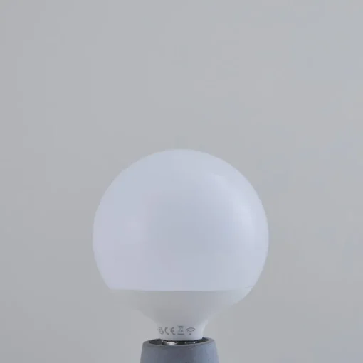 LUUMR Smart LED, E27, G125, 9W, RGB, Tuya, WLAN, mat, CCT