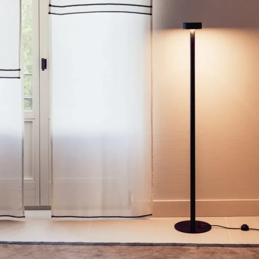 Milan Peak Lane LED vloerlamp zwart 130 cm