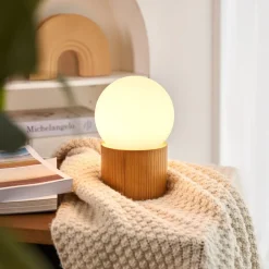 Pauleen Woody Shine tafellamp houten voet, glasbol