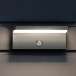 Philips LED buiten wandlamp Bustan Sensor 2.700 K