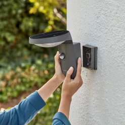 Philips Tyla solar-buitenwandlamp, sensor, A-label