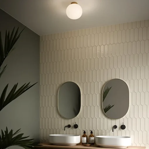 Plafondlamp Alton met glazen kap, messing/opaal