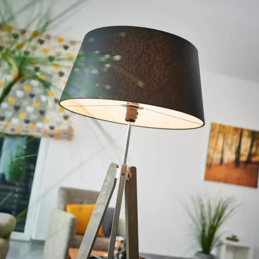 Quitani Thea vloerlamp, grijs hout, zwarte kap