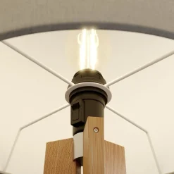 Quitani vloerlamp Nida, houten frame, witte kap