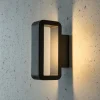 Rechtlijning vormgegeven LED buitenwandlamp Juno