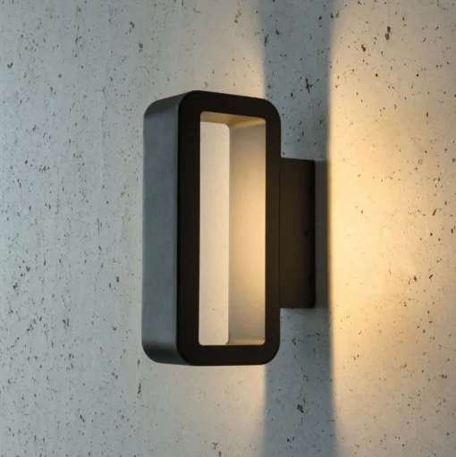 Rechtlijning vormgegeven LED buitenwandlamp Juno