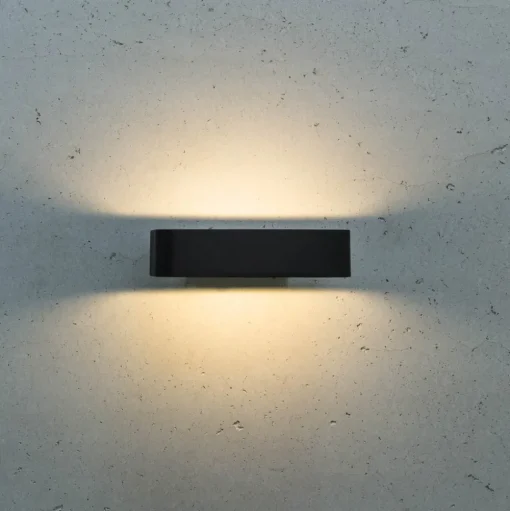 Rechtlijning vormgegeven LED buitenwandlamp Juno