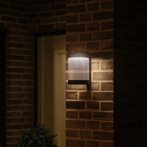 Solar buitenwandlamp Coupar, zwart, kunststof, IP44