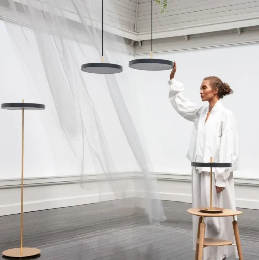 UMAGE Asteria medium hanglamp messing zwart