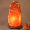 Verlichte zoutkristal Rock met houten voet