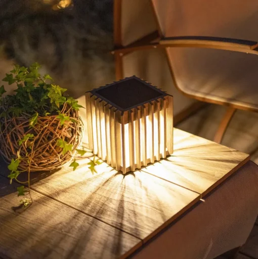 Verti LED tafellamp op zonne-energie, teak-grijs, 3.000 K, 300 lm
