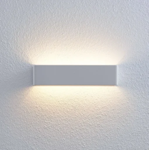 Vierkante led wandlamp Lonisa voor de woonkamer