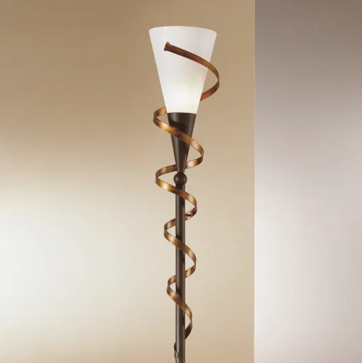 Vloerlamp BONITO met goudkleurige spiraal