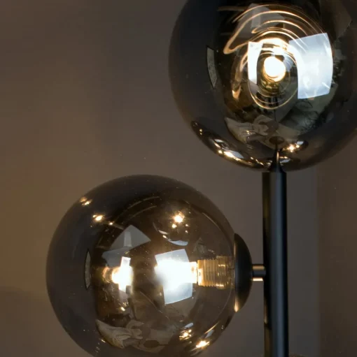 Vloerlamp Neptun met rookglasbol, zwart