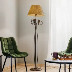 Vloerlamp Quercia, stoffen kap en eikenbladeren