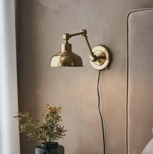 Wandlamp Grimstad, antiek messing, ijzer, stekker