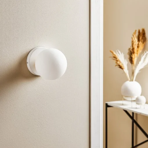 Wandlamp Kiba wit/goud met glazen bol