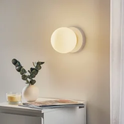 Wandlamp Minerva K1, wit, Ø 15 cm, glas/metaal