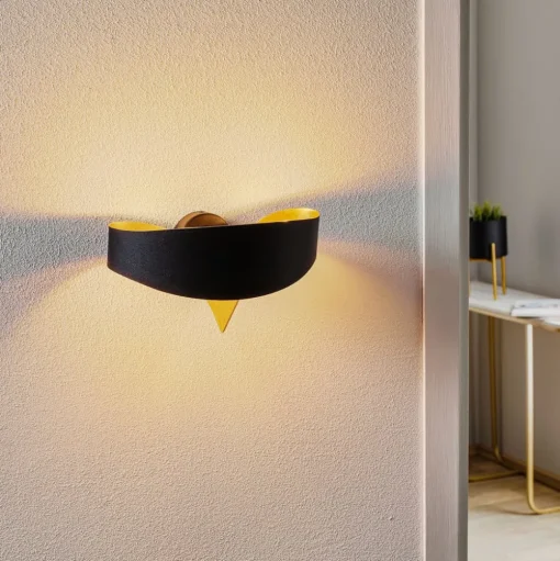Zwart-gouden design-wandlamp Scudo